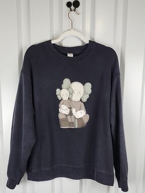 Uniqlo x KAWS Black Graphic UT Sweatshirt with White Accent Size Large